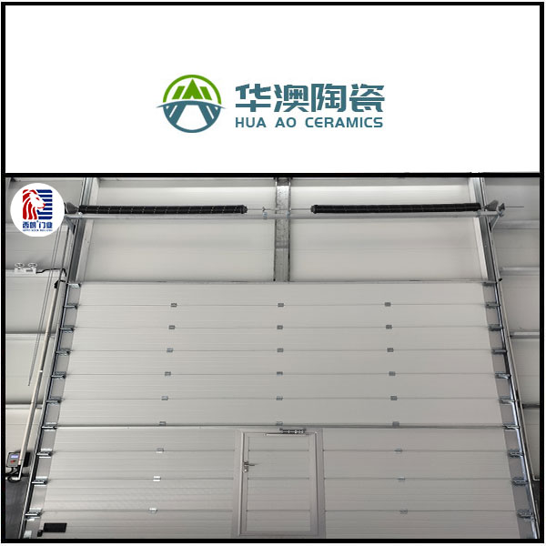 山东华澳陶瓷材料有限公司仓库外安装抗风提升门