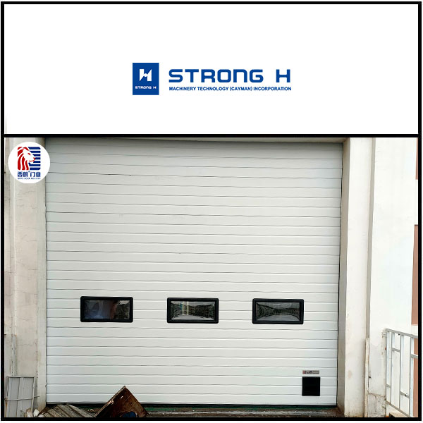 强信机械（莱州）有限公司车间安装了抗风提升门