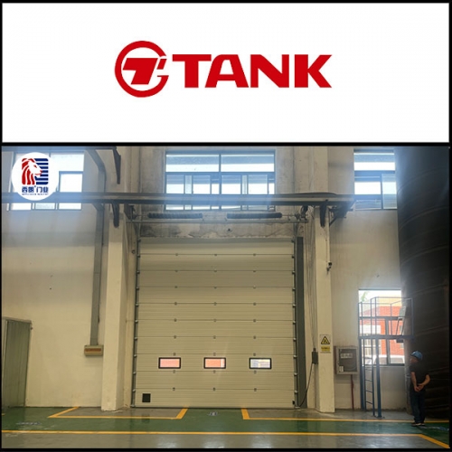 江苏东方九天新能源车间安装抗风提升门