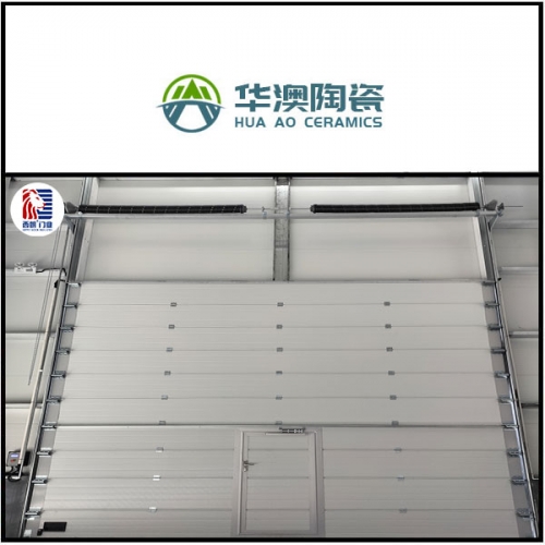 山东华澳陶瓷材料有限公司仓库外安装抗风提升门