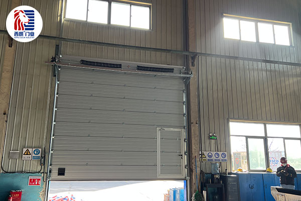 东方国际集装箱车间大门安装提升门