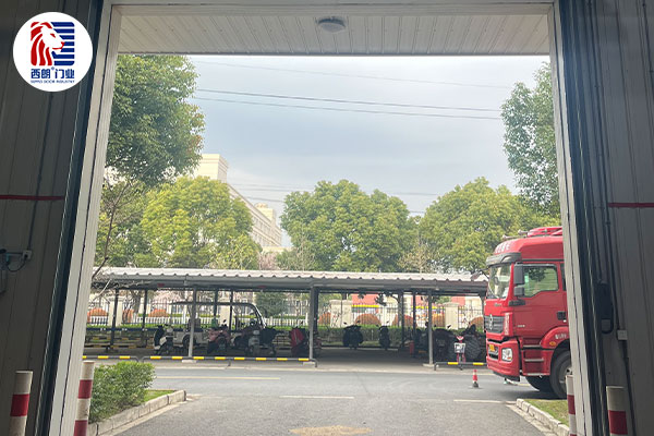 农夫山泉车间安装提升门