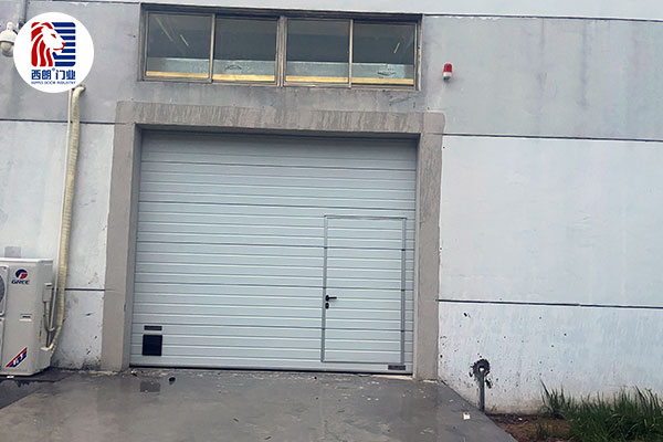 江苏九阳生物制药仓库安装保温提升门