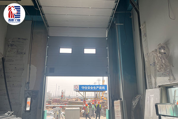 奥芯半导体科技(太仓)车间安装抗风提升门