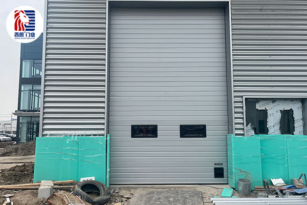 奥芯半导体科技(太仓)车间安装抗风提升门