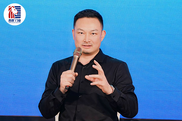 西朗门业董事长杨元嘉在论坛发言