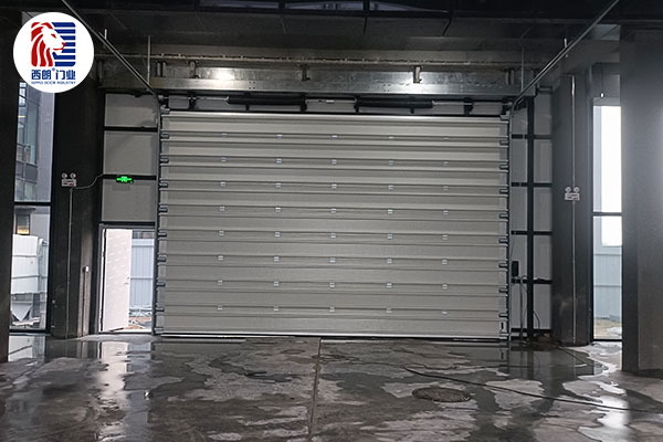 光力科技股份有限公司在车间大门安装提升门