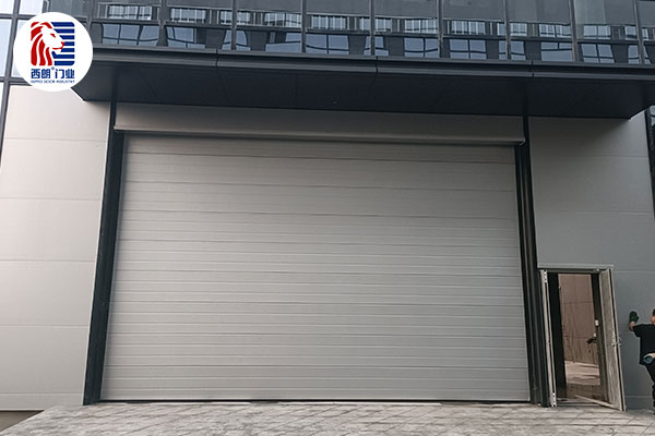 光力科技股份有限公司在车间大门安装提升门