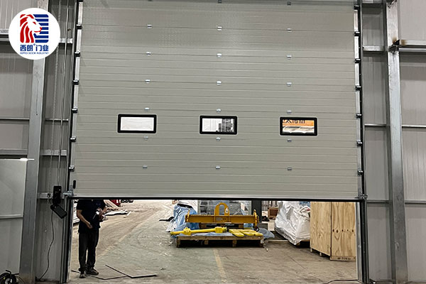 泛威（苏州）传动系统有限公司车间安装提升门