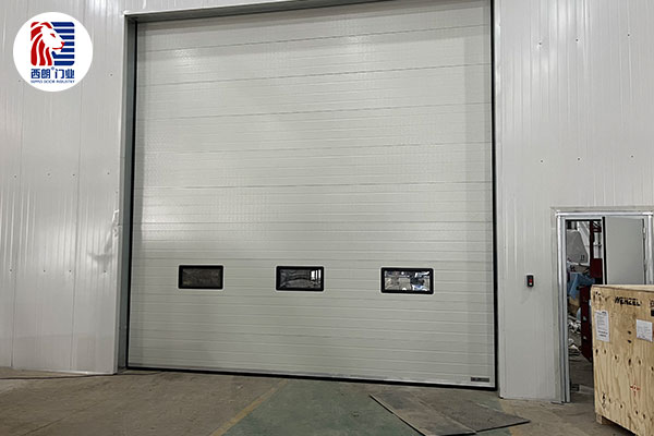 泛威（苏州）传动系统有限公司车间安装提升门