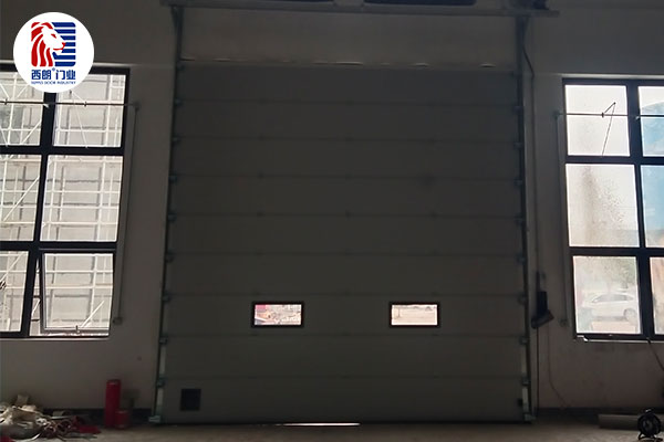 张家港市中久金属制品有限公司车间安装抗风提升门
