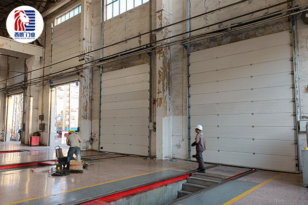 大秦铁路股份有限公司仓库安装提升门