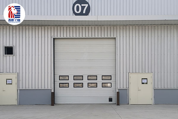 北汽福田车间安装抗风提升门