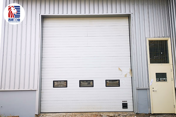 北汽福田车间安装抗风提升门