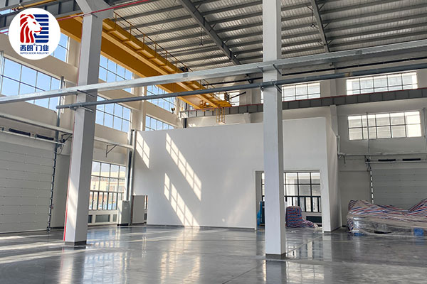 常熟卡斯特金属制品厂仓库安装抗风提升门