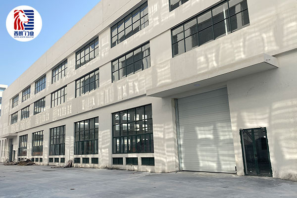 常熟卡斯特金属制品厂仓库安装抗风提升门