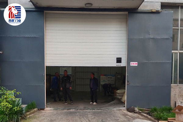 江苏利得尔电机有限公司仓库安装防盗提升门