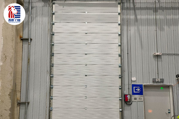 苏州基石药业仓库安装保温提升门