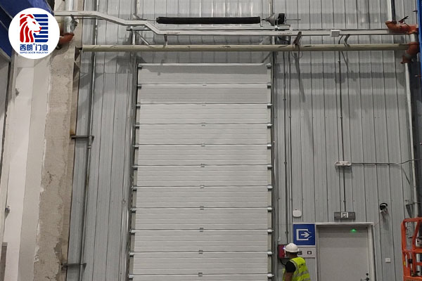 苏州基石药业仓库安装保温提升门