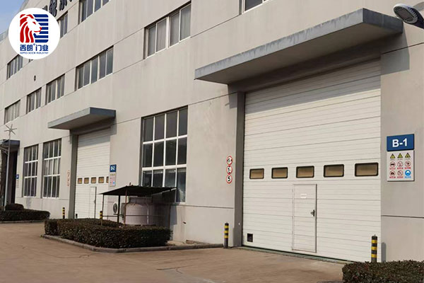 常州朗锐东洋传动技术有限公司仓库安装了抗风提升门
