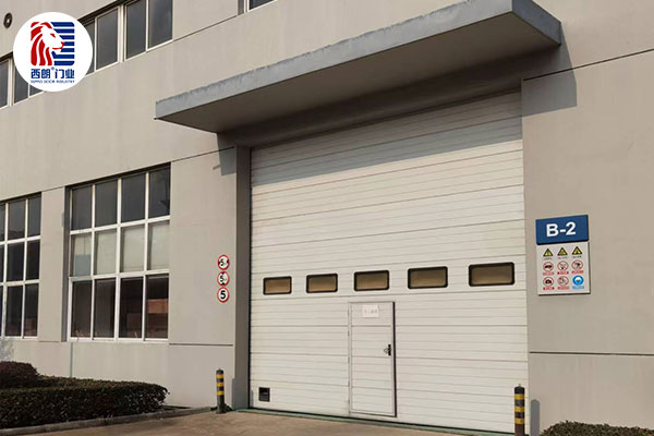 常州朗锐东洋传动技术有限公司仓库安装了抗风提升门