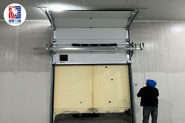 浙江英特物流有限公司仓库安装提升门