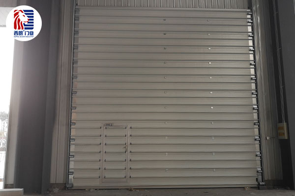 东富龙科技集团股份有限公司车间安装提升门