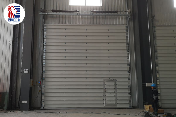 东富龙科技集团股份有限公司车间安装提升门