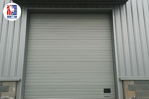 河北金环包装有限公司仓库安装抗风提升门