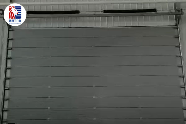 河北金环包装有限公司仓库安装抗风提升门