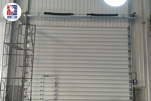 山东鸿星新材料科技有限公司仓库安装提升门