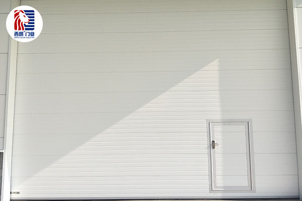 山东鸿星新材料科技有限公司仓库安装提升门