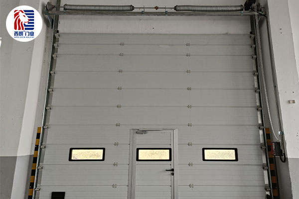 上海星祥电气有限公司车间安装提升门