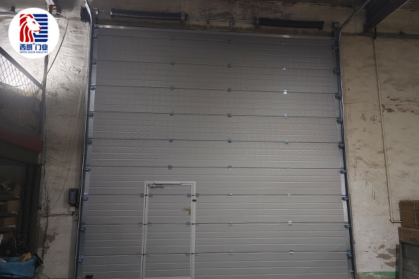 天津市天兴轮椅进出口有限公司仓库安装提升门