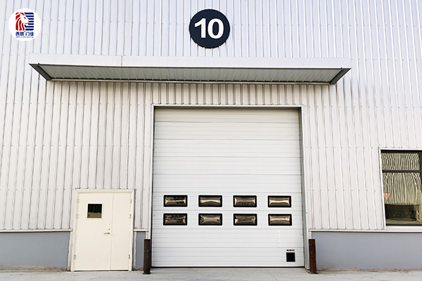 西朗厂房外提升门