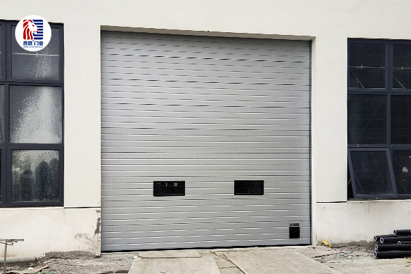 西朗厂房外部提升门