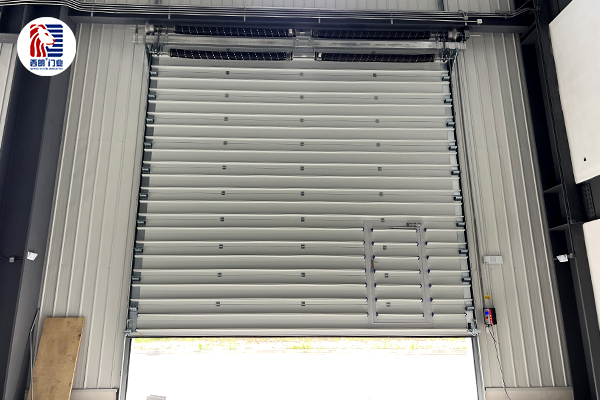 抗风保温提升门